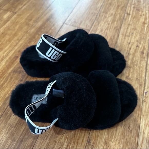 UGG slippers - Picture 1 of 2
